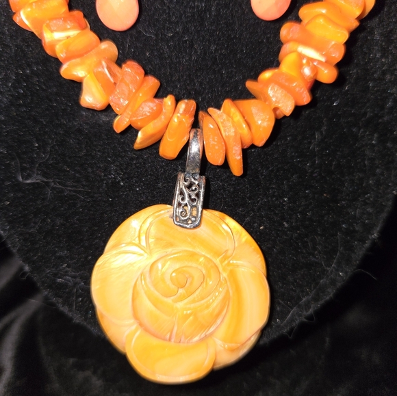 Vtg Orange Mother Of Pearl Carved Rose Pendent Necklace Stamped 925 w Earrings - Picture 3 of 9